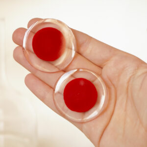 circle earrings red in hand