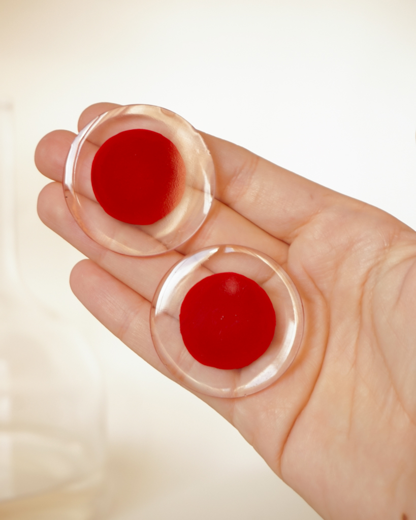 circle earrings red in hand