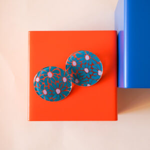 flower power earrings blue daisy