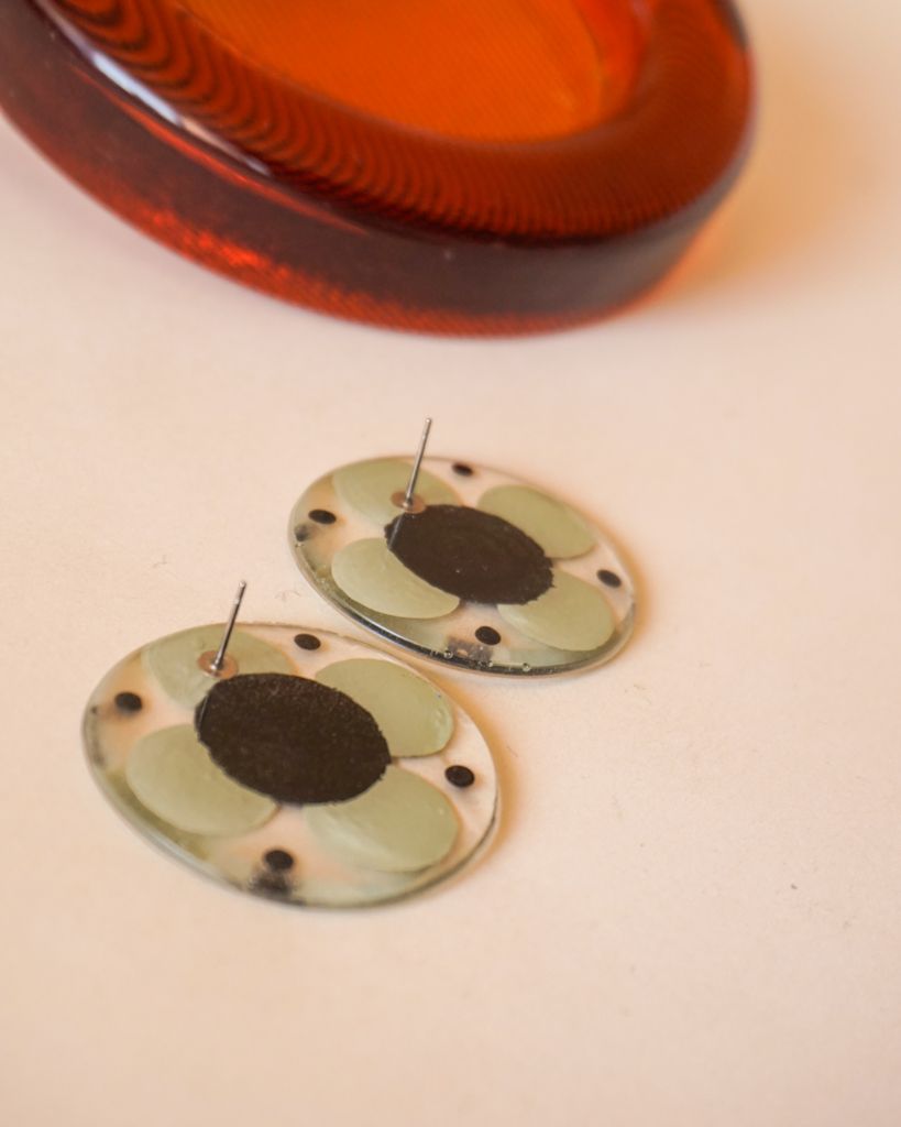 flower power earrings hellebore back