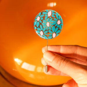 flower power pin blue daisies 1