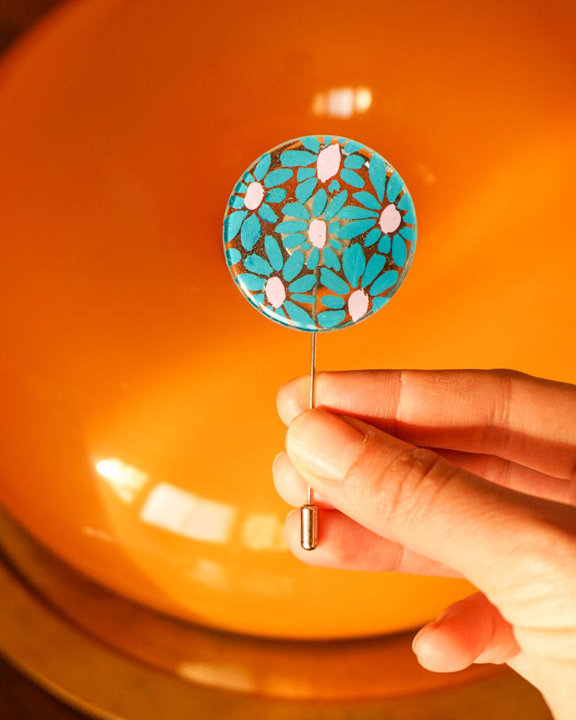 flower power pin blue daisies 1