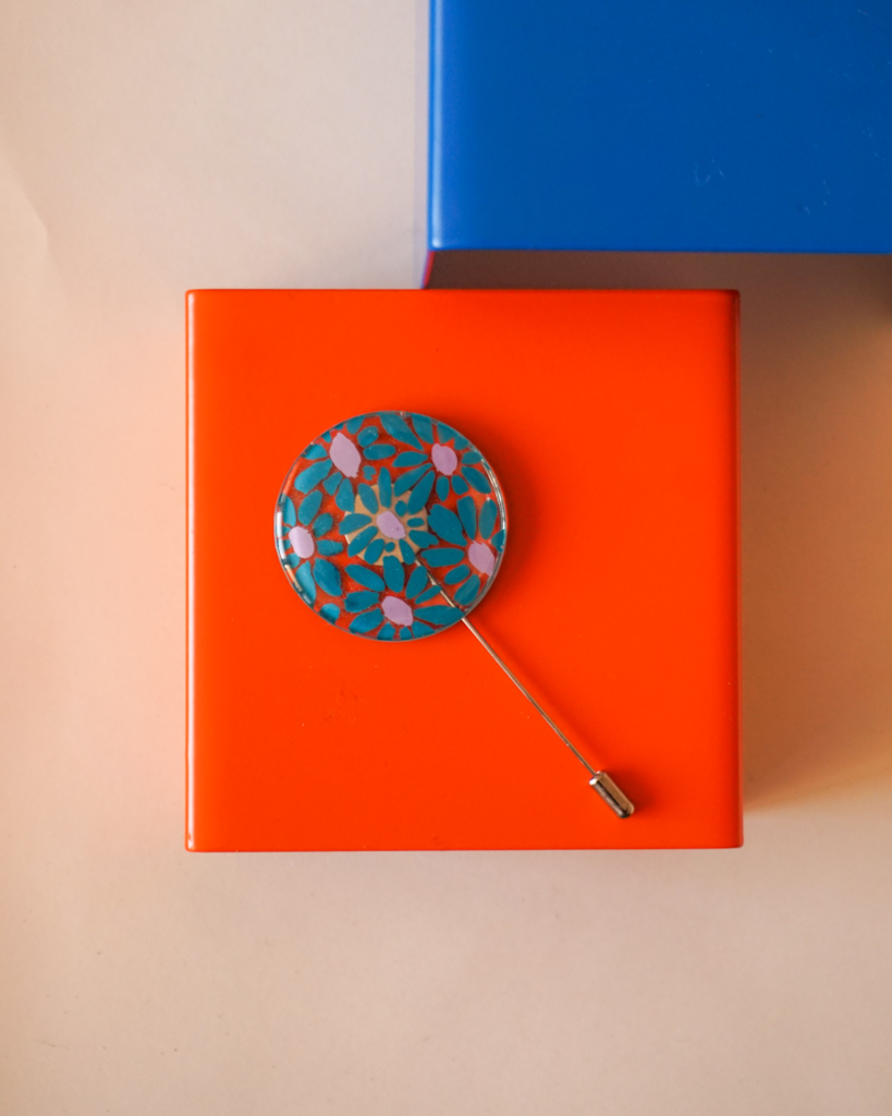 flower power pin blue daisies 3