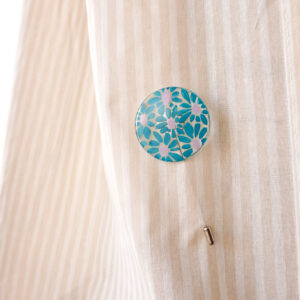 flower power pin blue daisies