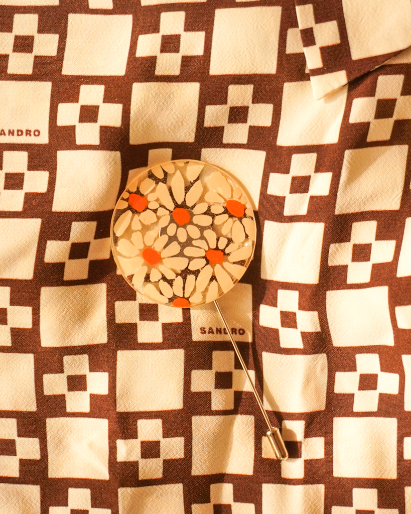 flower power pin daisies 1