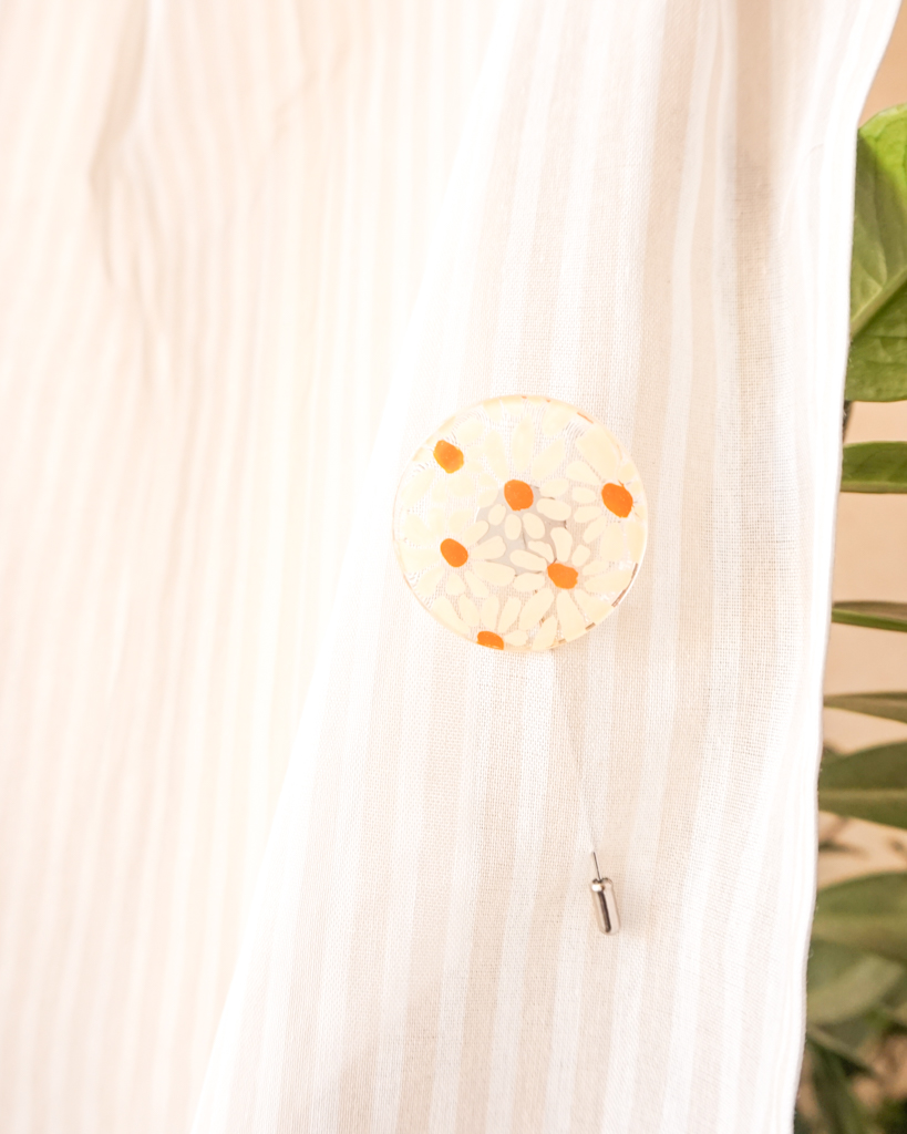flower power pin daisies