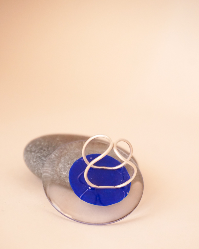 ring dot blue back