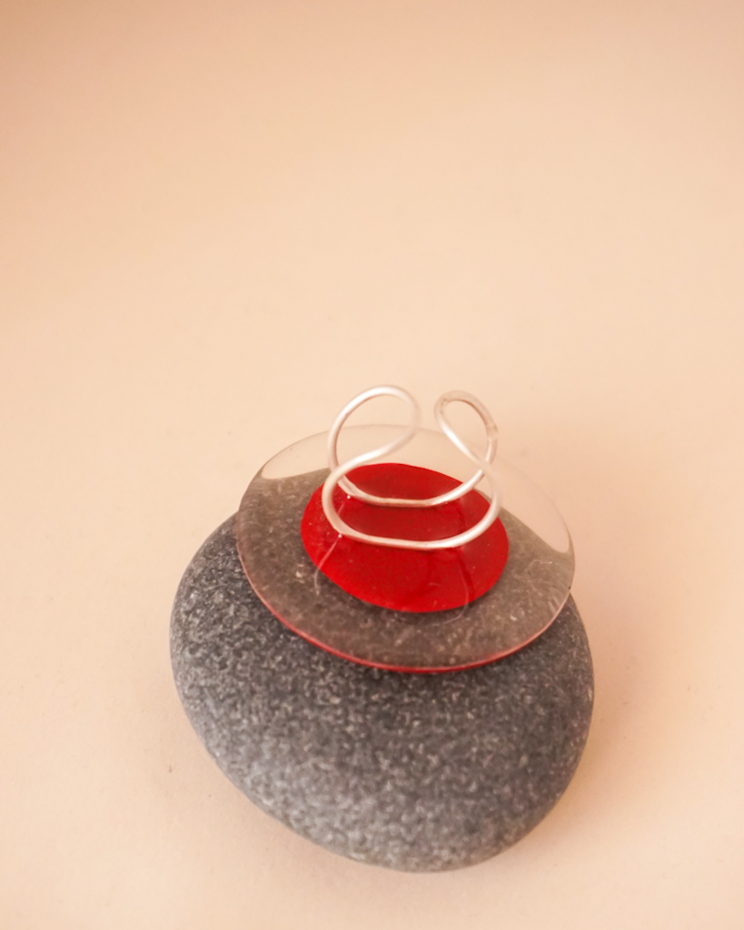 ring dot red back